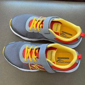 Brand new Saucony Wind A/C boys size 5 W